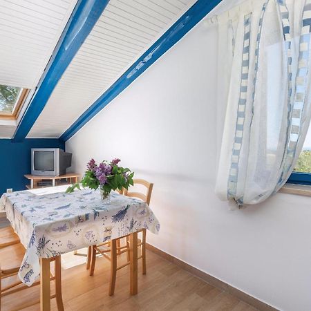 Cozy Apartment In Tar With House Sea View Tar-Vabriga Kültér fotó