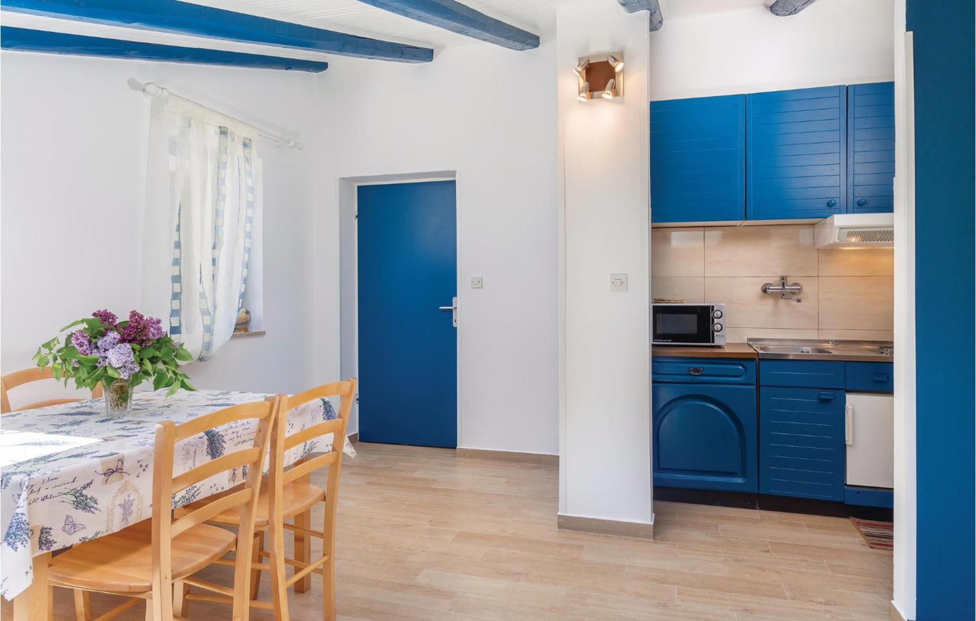 Cozy Apartment In Tar With House Sea View Tar-Vabriga Kültér fotó