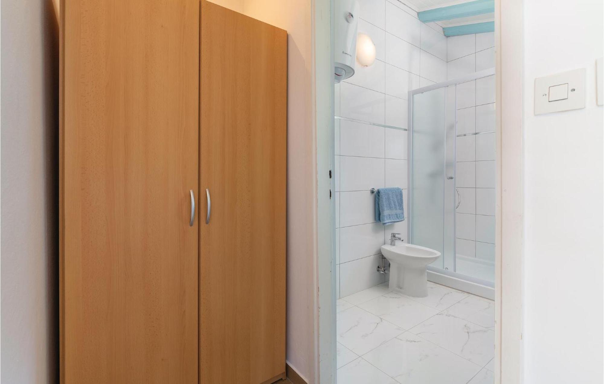 Cozy Apartment In Tar With House Sea View Tar-Vabriga Kültér fotó