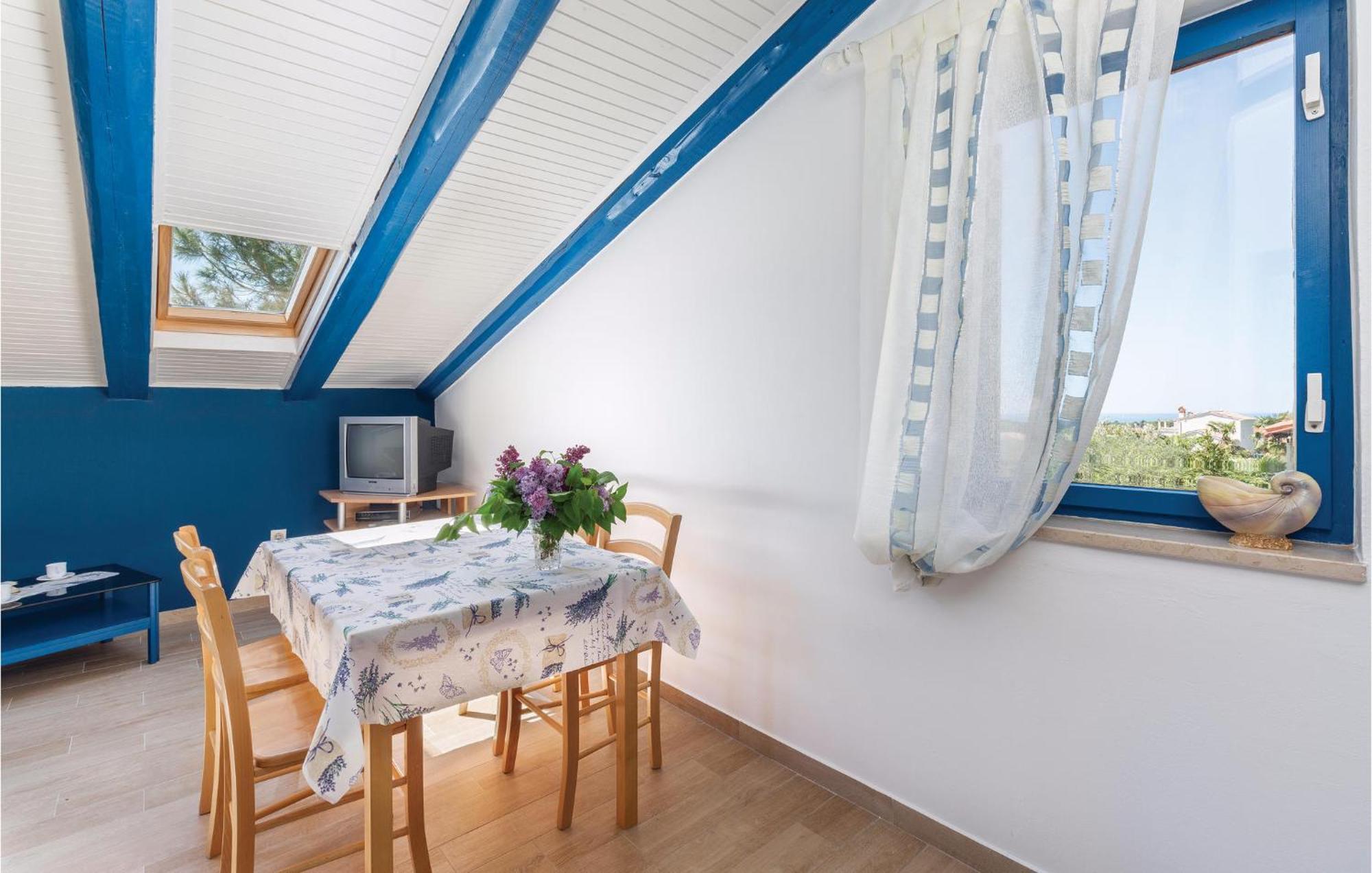 Cozy Apartment In Tar With House Sea View Tar-Vabriga Kültér fotó