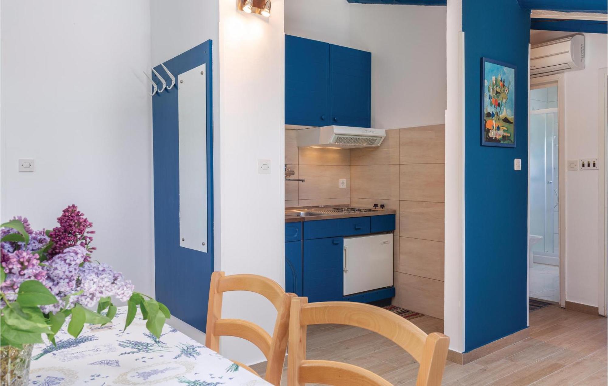 Cozy Apartment In Tar With House Sea View Tar-Vabriga Kültér fotó